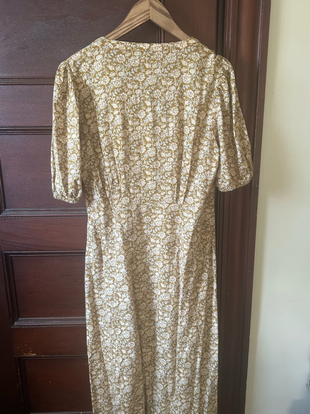 Faherty Havana Dress in Golden Theodora Floral - Picture 6 of 9
